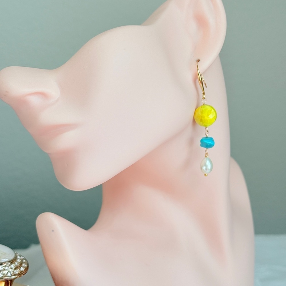 ⚜️ Elegant Gold and Turquoise Drop Earrings - Picture 6 of 7